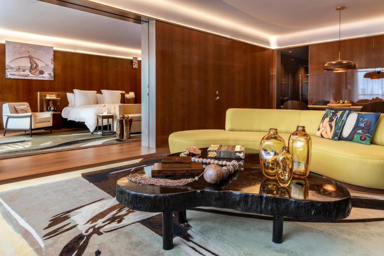 Rosewood Sao Paulo Hotel Bagian luar foto The living room of a suite at the Mandarin Oriental