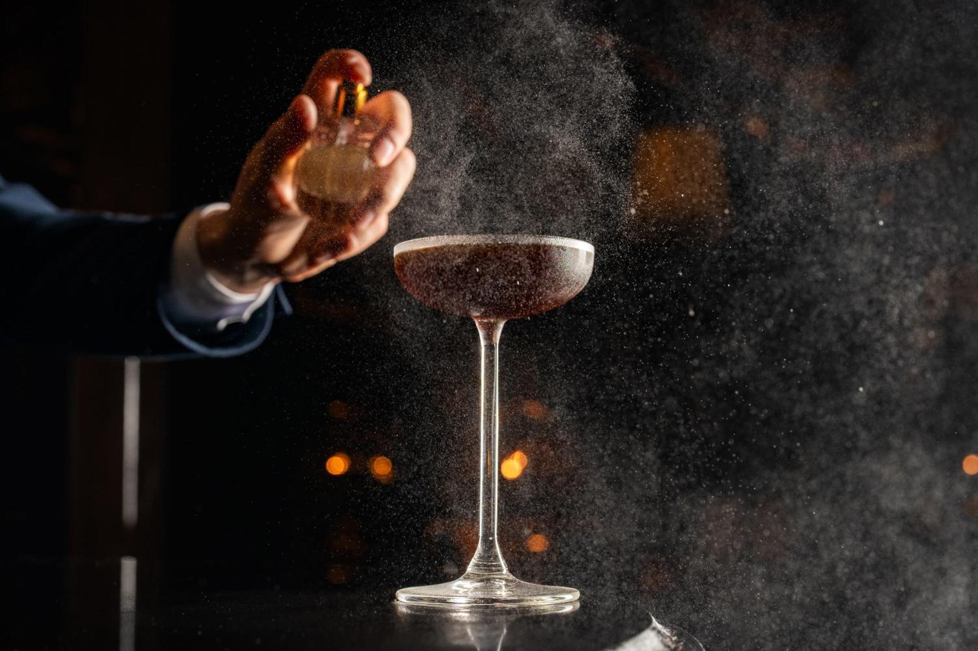 Rosewood Sao Paulo Hotel Bagian luar foto A bartender dusting a cocktail with ground nutmeg